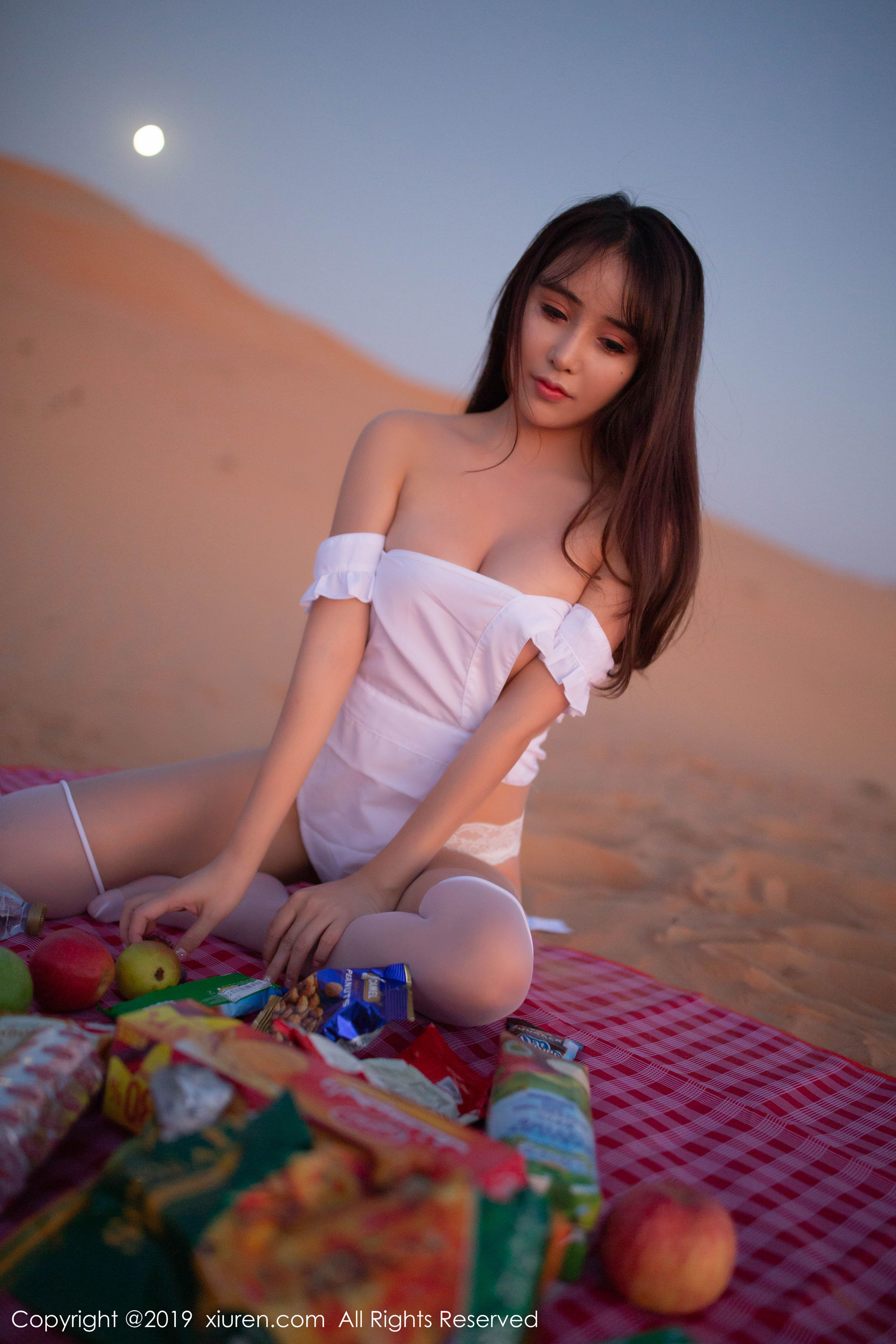 Tao Xile_lele "Серии съемок на открытом воздухе для пикника в примитивной пустыне" [秀 人 XIUREN] № 1825 Страница 50 No.735fb6