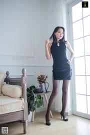 Модель рубашки "Рубашка в любовном настроении" [IESS Weird and Interesting] Красивые ножки и шелковые ступни.