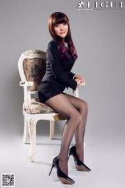 [丽 柜 贵 足 学院] Modèle Xiaoqian "Vêtements professionnels à talons hauts en soie noire" Belles jambes et pied en jade