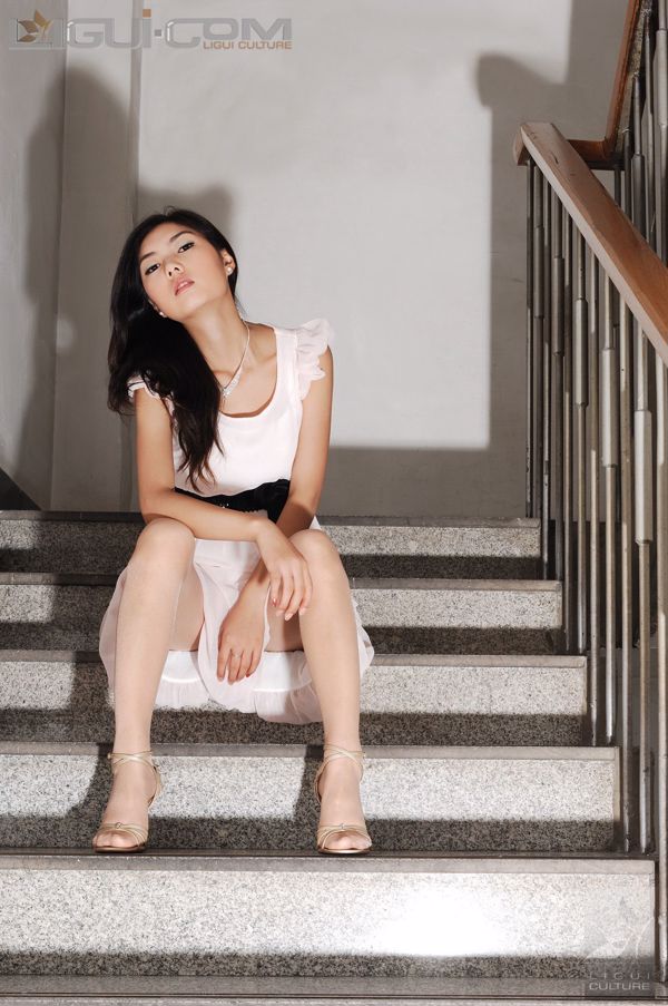 Model Sisi "Aventure bij de ingang van de gang" [Ligui LiGui] Silk Foot Photo