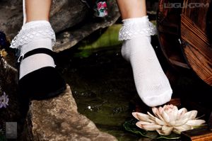 Model Karuru "Exotic Scenery and Beautiful Foot" [丽柜LiGui] Photograph of jade feet in stockings