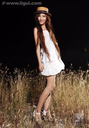 Modelo Li Lu "A Visão Clássica das Meias no Prédio do Deserto" [丽 柜 LiGui] Foto de belas pernas e pés de jade