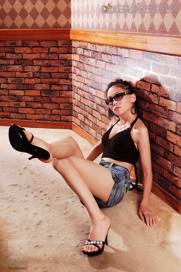 Model Monroe „Samotna dojrzała kobieta z pokusą gołych stóp” [Ligui LiGui] Zdjęcie z pięknymi nogami i nefrytowymi stopami
