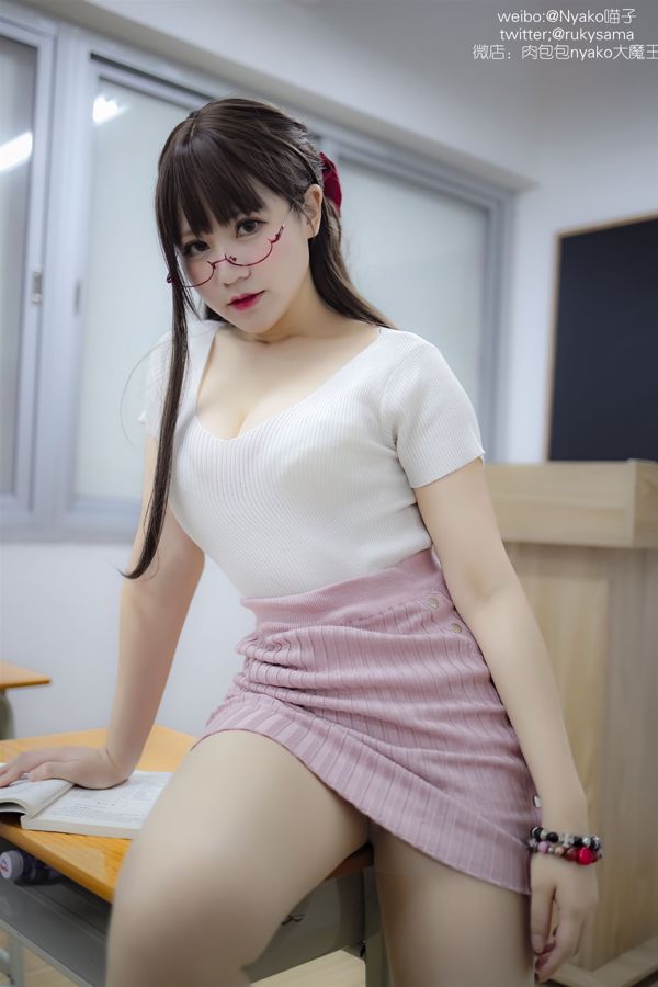 [美女Coser] 《欲求不满的老师》