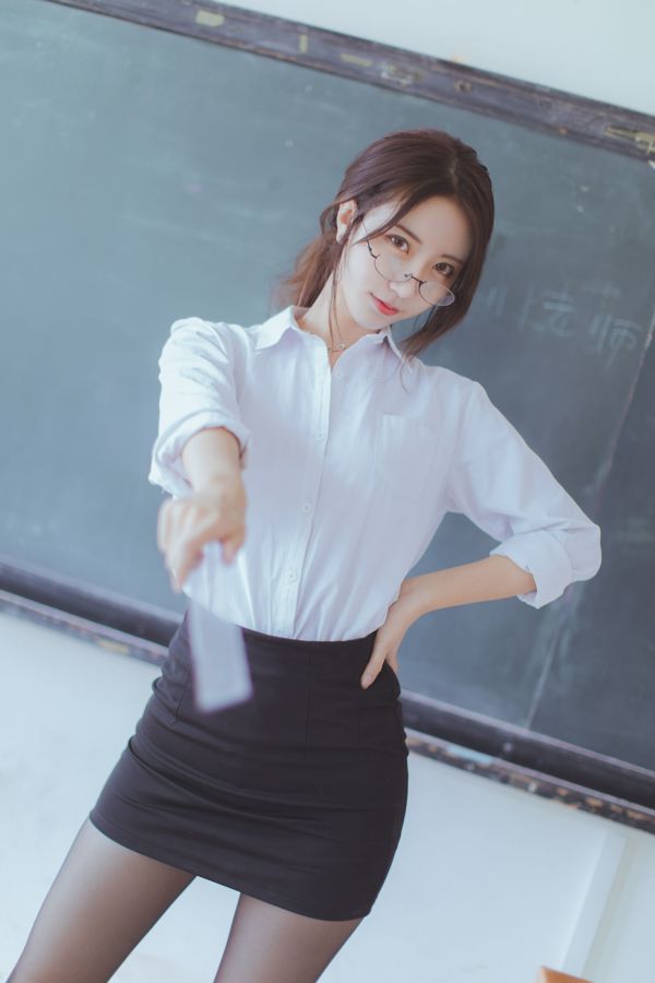 COSER Kurokawa "Professeur de la soie noire" [COSPLAY Welfare]